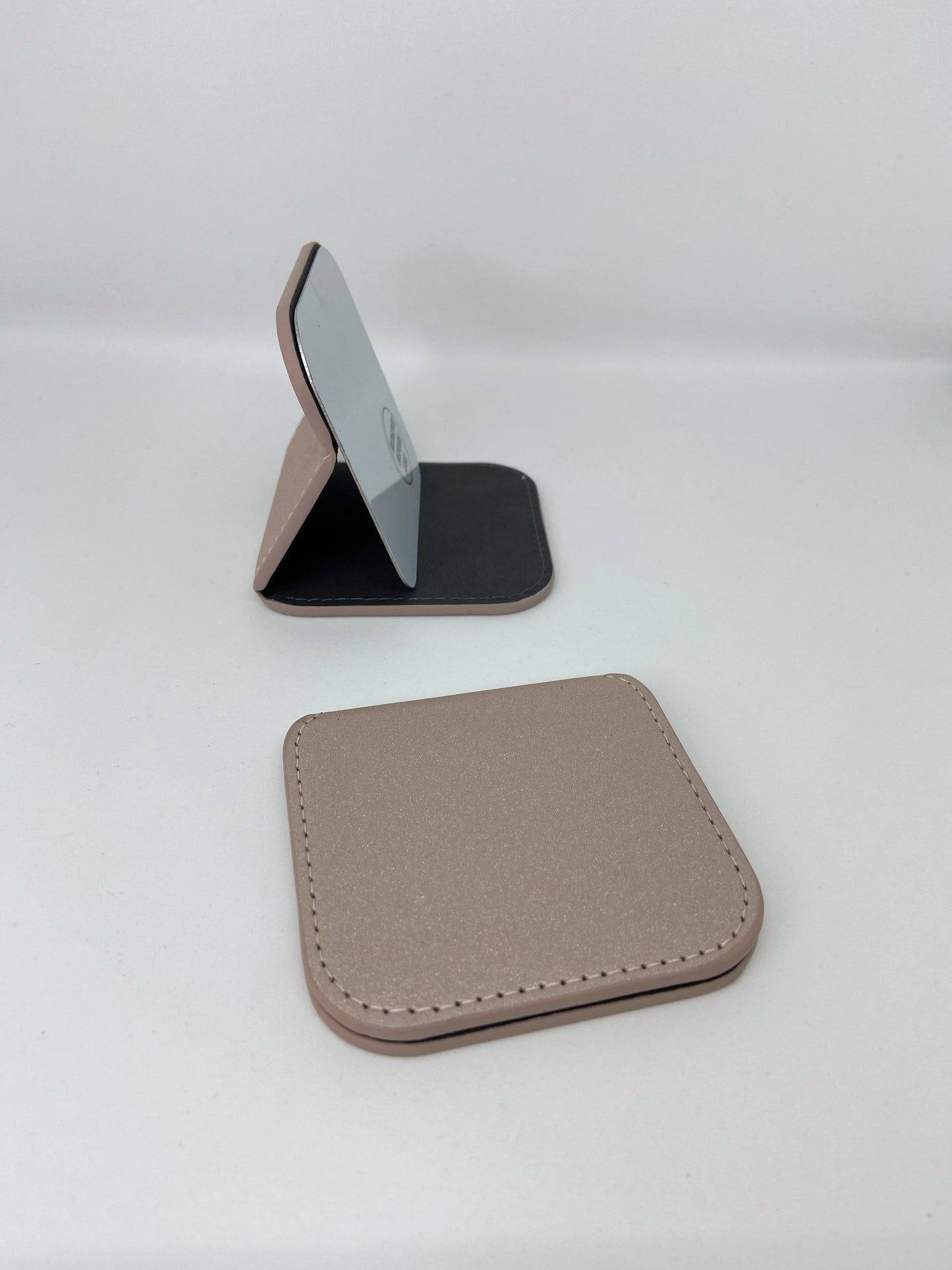 Beige spejl med glitter - personligt spejl med navn