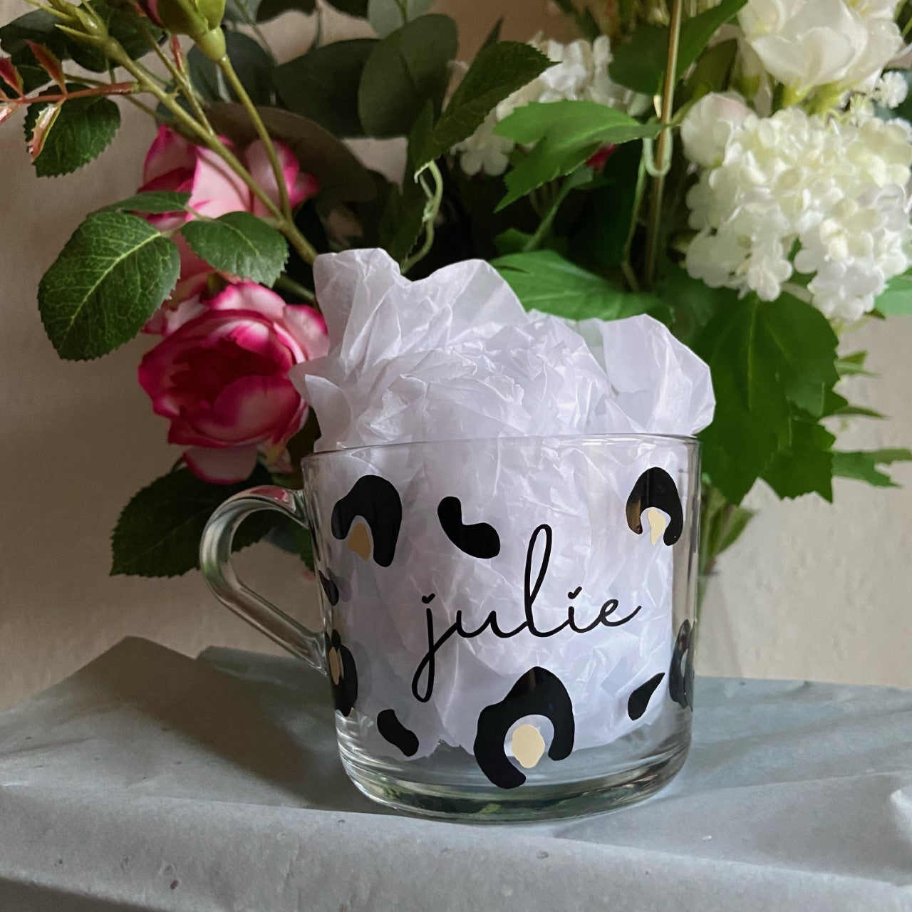 Glaskrus med leopardprint og navn