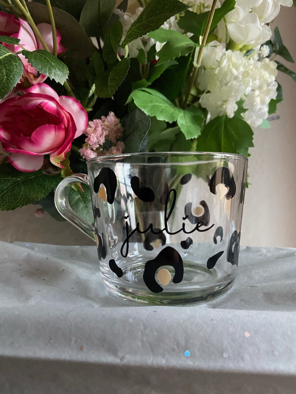 Glaskrus med leopardprint og navn