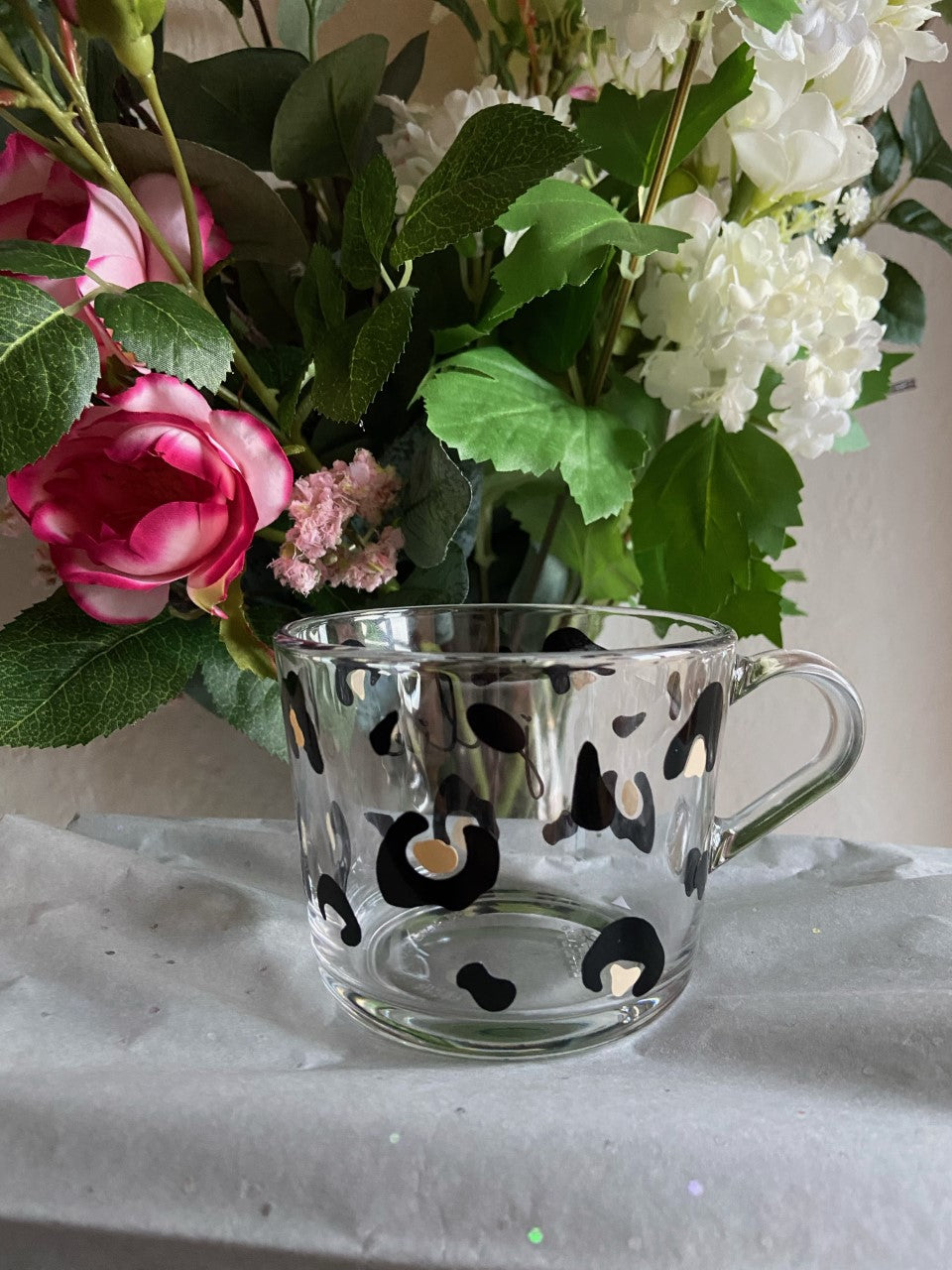 Glaskrus med leopardprint og navn