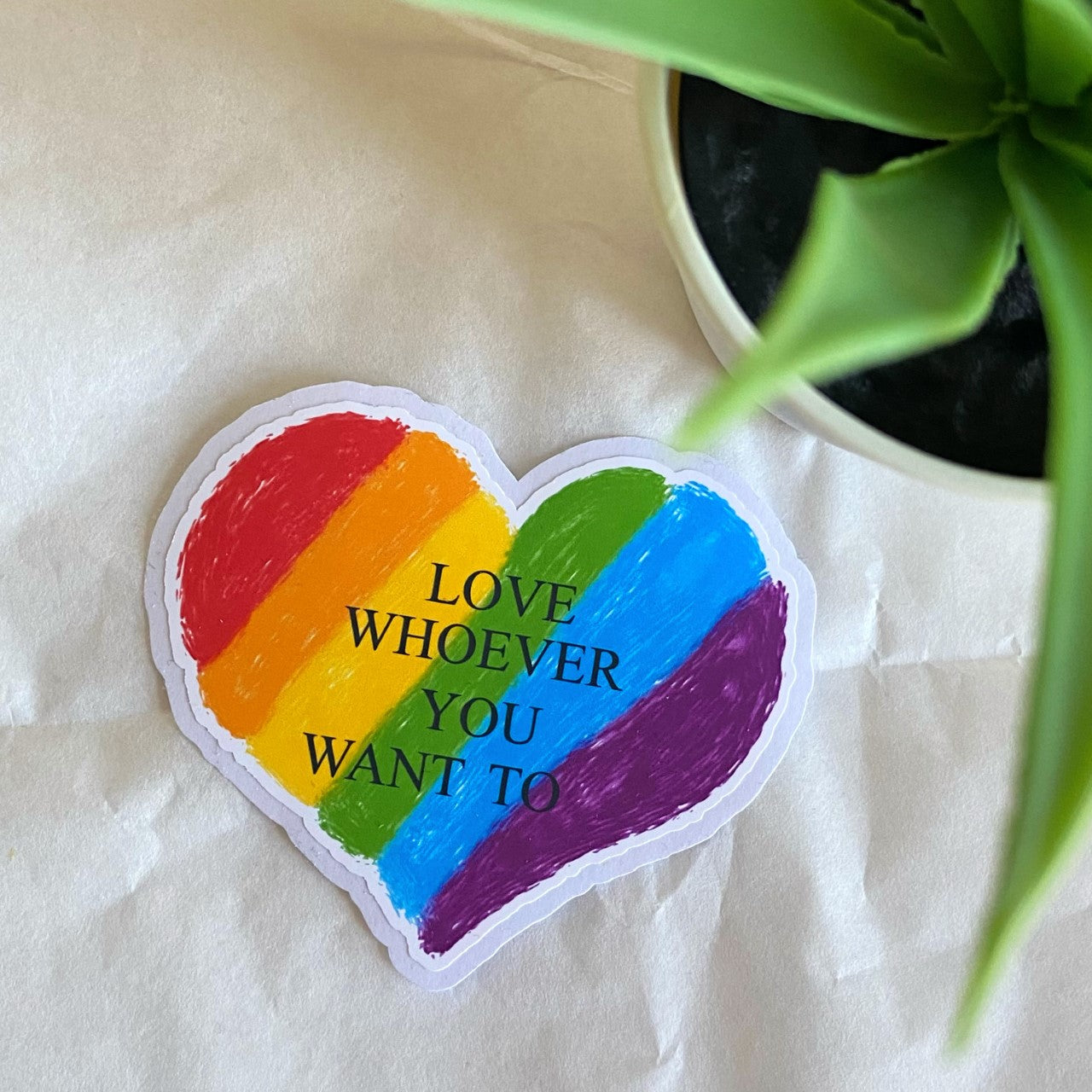 LGBTQ+ klistermærke - Love whoever you want to